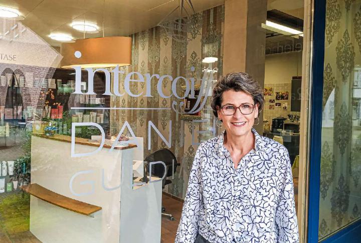 Laut der Präsidentin des Verbands Coiffure Suisse Sektion Baselland, Daniela Guldimann, halten sich manche Barber-Shops nicht an die Bestimmungen im Gesamtarbeitsvertrag. Bild Sander van Riemsdijk