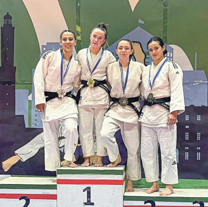 Celina Carraça aus Lausen, ganz links auf dem Podest, kommt aus Genua mit einer Silbermedaille nach Hause. Bilder zvg