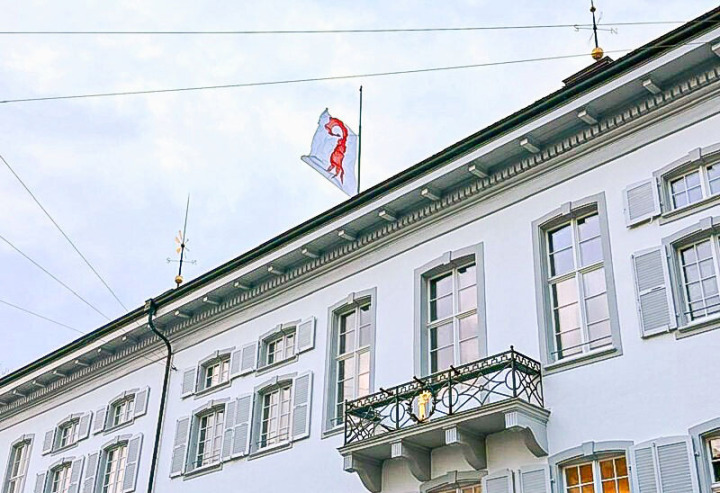 Die Regierung liess vergangenen Freitag die Baselbieter Flagge auf Halbmast setzen. Bild zvg / Kanton BL