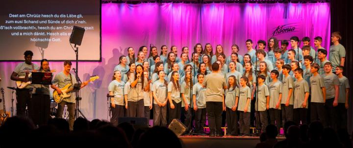 Der «Adonia»-Chor vermochte das Publikum zu berühren. Bild zvg
