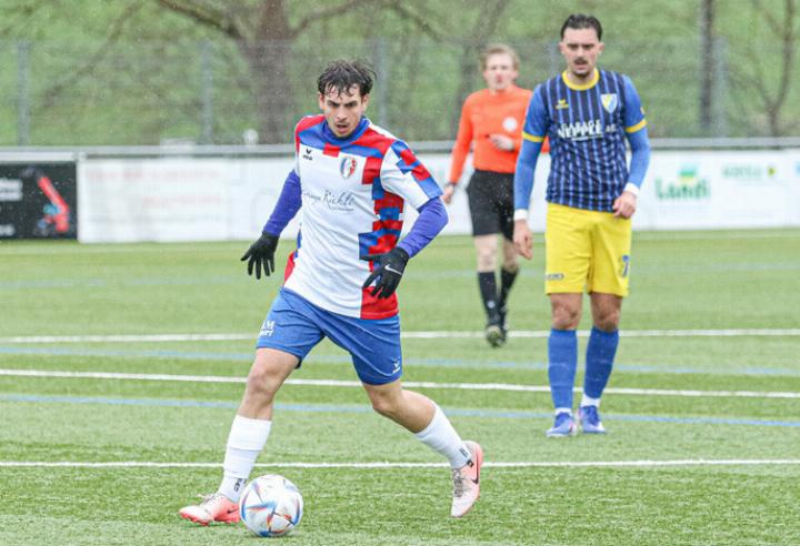 Justin Wüthrich trifft gegen Möhlin vermeintlich doppelt: Nur eines der Tore zählt.
Bild Archiv vs Justin Wüthrich trifft gegen Möhlin vermeintlich doppelt: Nur eines der Tore zählt.
Bild Archiv vs