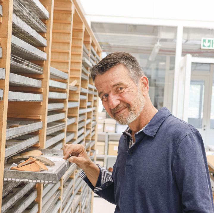 «Es ist eine menschliche Eigenschaft, sich mit der Vergangenheit auseinanderzusetzen»: Dani Suter, Leiter von Augusta Raurica. Bild Barbara Saladin