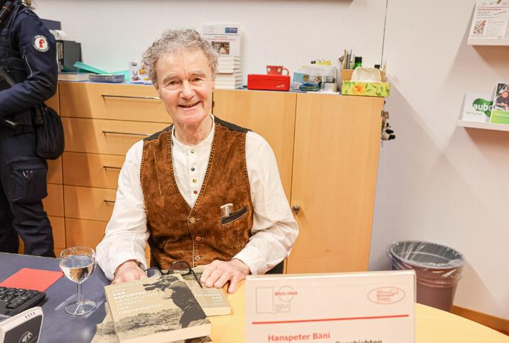 Hanspeter Bäni nach seiner audiovisuellen Lesung
Bild Barbara Saladin