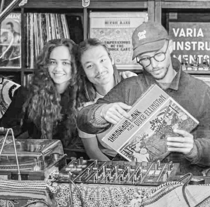 Die Zürcher DJs Jacjacjackyy, Mo und Mumbi Kameri hüllen ihre Zuhörer in kuschelige Klangwatte ein. Bild zvg