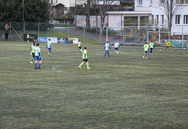 Der Fussballverband hatte gedroht, Spiele auf dem schütteren Kunstrasen nicht mehr zuzulassen. In diesem Fall hätte der Verein Juniorenteams auflösen müssen.
Bild Timo Wüthrich