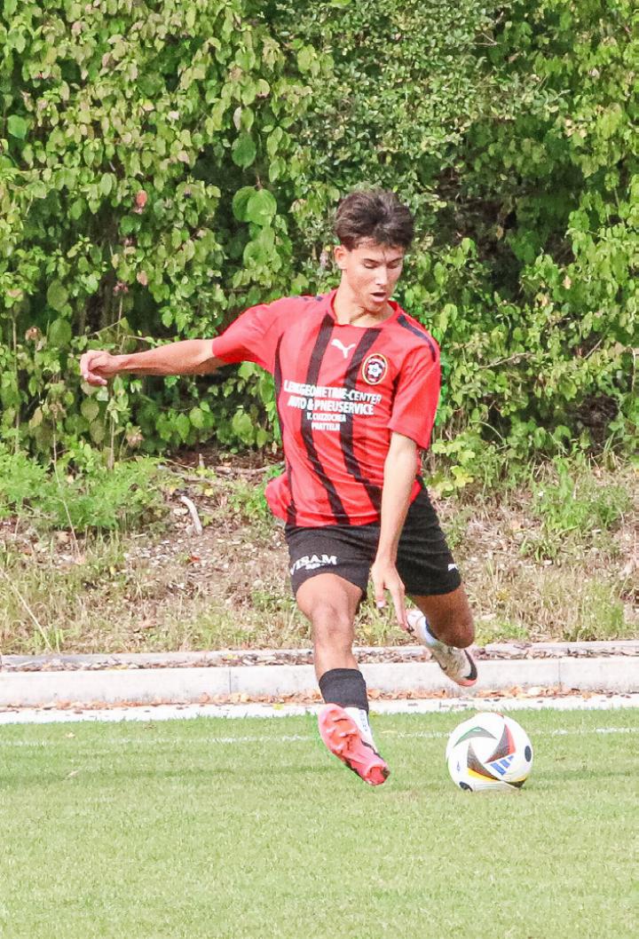 Luca Müller trifft nach einer Viertelstunde und bringt die AC Rossoneri in die richtigen Bahnen. Bild Archiv vs