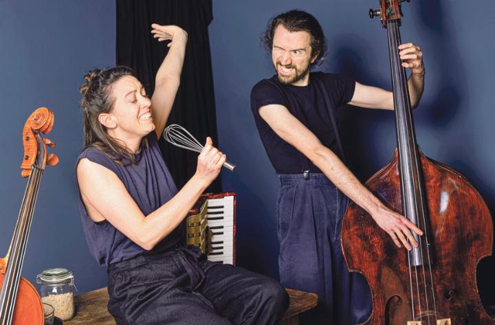 «wilderbluescht» macht Musik mit Alltagsgegenständen.
Bild zvg