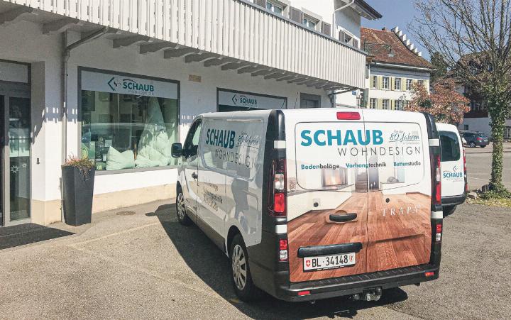 Das Team der Schaub Wohndesign AG berät Sie gerne im Bodenbelags-Studio am Dorfplatz in .
Bild zvg Das Team der Schaub Wohndesign AG berät Sie gerne im Bodenbelags-Studio am Dorfplatz in .
Bild zvg