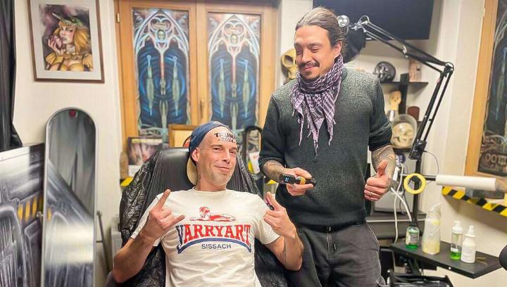 Mit dem Trump-Tattoo haben Floyd Varesi und Bobby Bossert den «Blick» an der Nase herumgeführt – und Werbung in eigener Sache gemacht. Bilder zvg