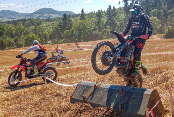 Für die Motocrosser werden keine Hügel und Gräben gebaut. Hindernisse sind dennoch möglich. Bilder zvg