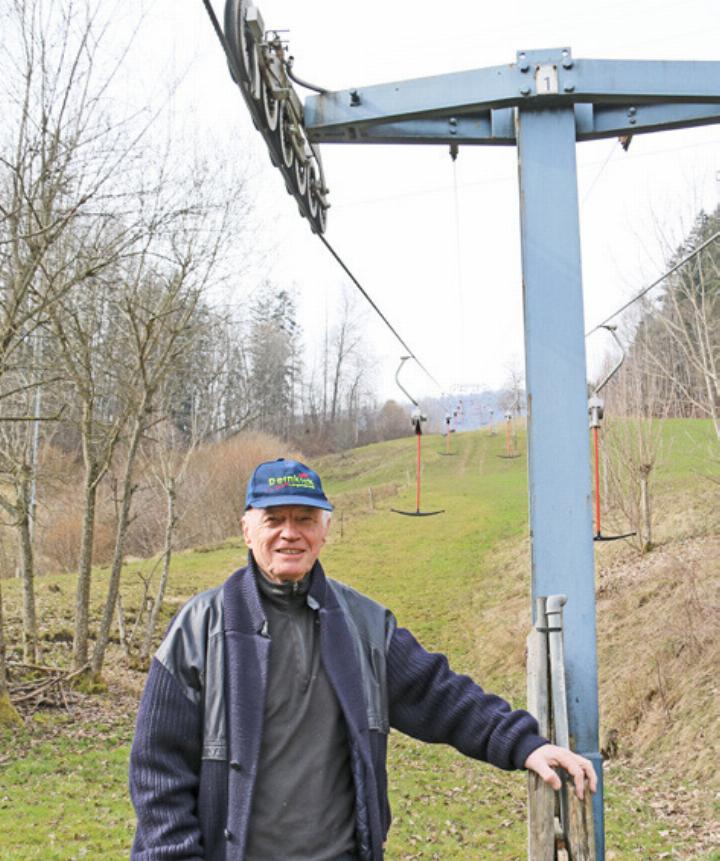 Peter Hammer gibt nicht auf. Den Skilift «obere Wanne» wird er in Betrieb nehmen, sobald genug Schnee liegt. Bild Archiv vs