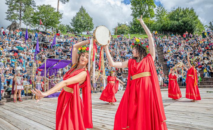 Tanzaufführung im voll besetzten Theater. Bilder zvg / Augusta Raurica
