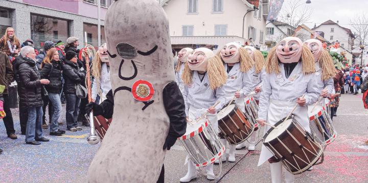 Buntes Fasnachtstreiben in der Begegnungszone. Bid zvg