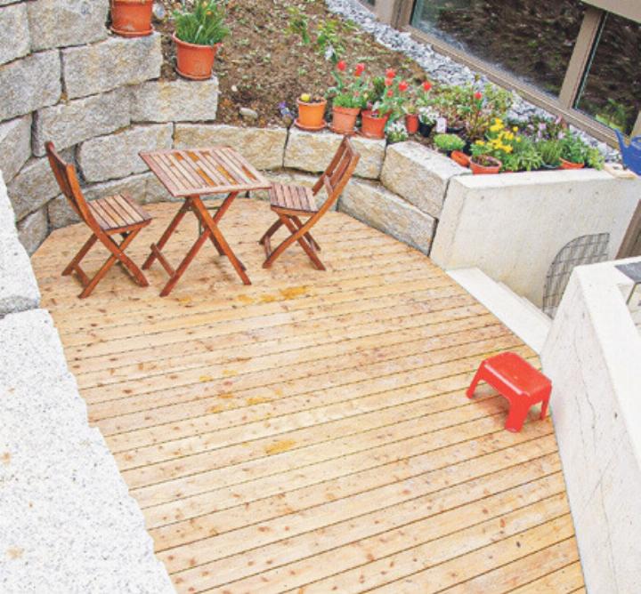 Schöne Terrassenböden werten einen Garten immer auf. Bild zvg