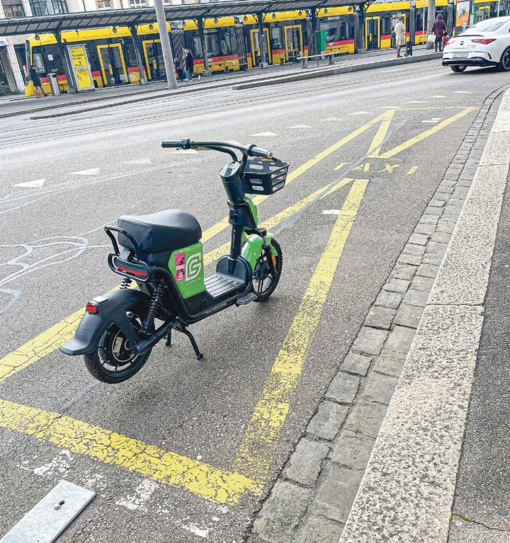 Der Autor/Fotograf/Sprücheklopfer Lars Mazzucchelli (Seltisberg) wäre gerne Comiczeichner geworden, doch ist er zeichnerisch talentfrei. So fotografiert er Alltagssituationen, die ihm ins Auge stechen, und versieht sie mit einem treffenden Kommentar.