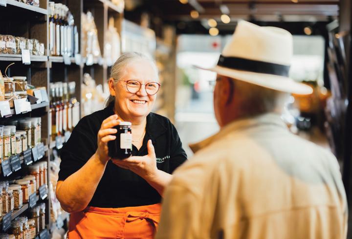 Christina Wyler im Bergladen in Sissach: «Das ist meine Berufung.»
Bilder zvg Christina Wyler im Bergladen in Sissach: «Das ist meine Berufung.»
Bilder zvg
