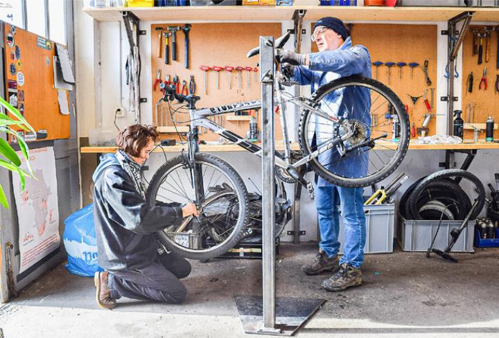 In sozialen Einrichtungen in der werden die Velos fahrtüchtig gemacht.
Bild zvg /Theodore Perriard