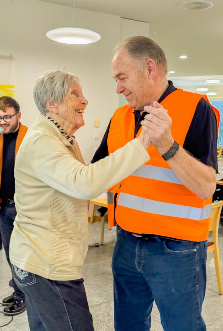 Natascha Belarbi, Leiterin Aktivierung, «Mülimatt» Sissach Ein Bild sagt mehr als tausend Worte – Emotionen pur am 1. Tanzanlass im «Mülimatt».
Bild zvg