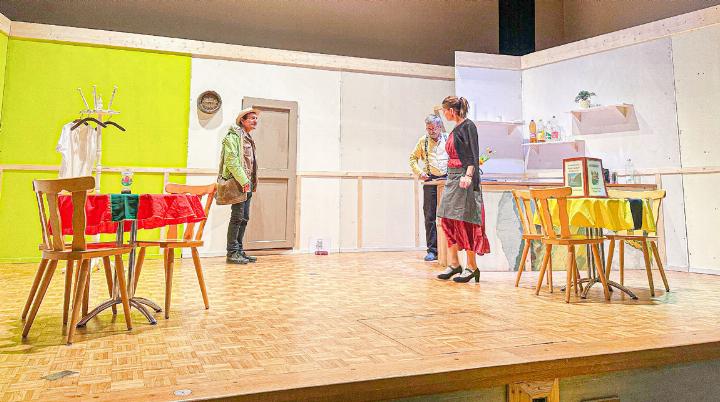 Die Theatergruppe ist fleissig am Proben.
Bild zvg