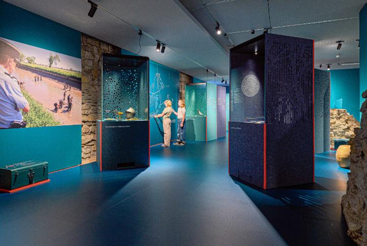 Blick in die Ausstellung «Schatzfunde» im Historischen Museum Basel. Bilder zvg