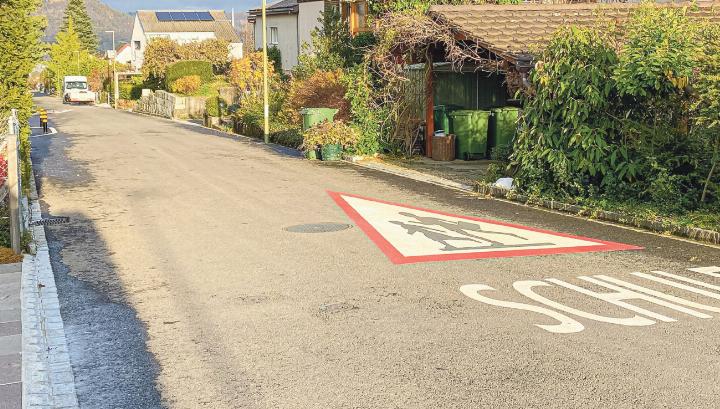 Die Jurastrasse ist längst fertig saniert. Der Nachtragskredit von 1 Million Franken wurde klar gutgeheissen. Bild en.