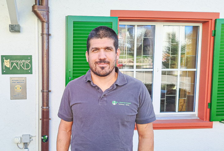 Martin Wüthrich vor dem Landgasthof Hard in Zunzgen – einem der teilnehmenden Restaurants. Bild Sander van Riemsdijk