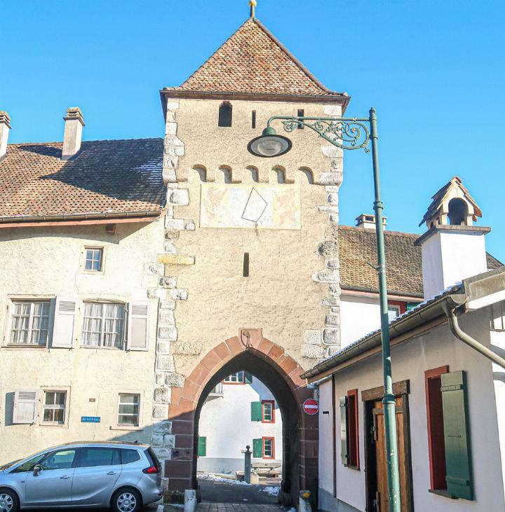 Gibt es einen neuen Anlauf von Bürgern, das obere Tor im Eigentum der Bürgergemeinde als mögliches Heimatmuseum auszubauen? Bild Elmar Gächter