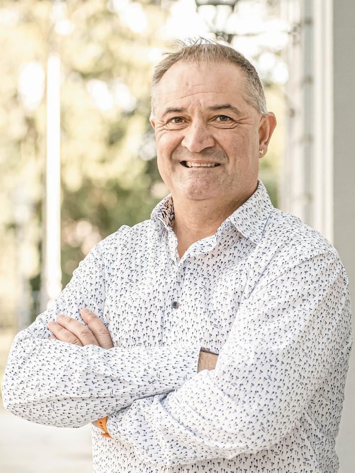 Reto Gyger hat als über 60-Jähriger seine Stelle verloren. Nach einem Jahr Arbeitslosigkeit fand er einen neuen Job.