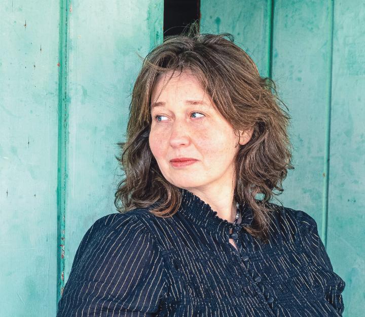 «Momentan erlebt der neue Bauern- respektive Dorfroman einen richtigen Hype, die Literatur hat die Landwirtschaft quasi wiederentdeckt»: Barbara Piatti, Kulturpreisträgerin 2023. Bild zvg / Basil Huwyler