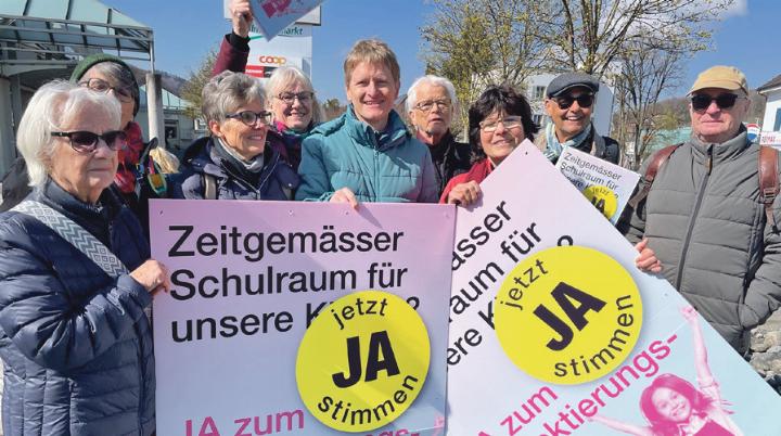 Annemarie Spinnler (Dritte von rechts) und ihre Mitstreiterinnen und Mitstreiter warben für ein Ja an der Urne. Bild zvg