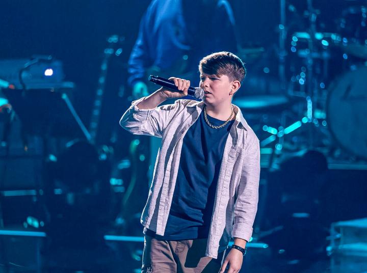 Bei «The Voice Kids» sammelte Rowan (12) viele Erfahrungen. Bild Joyn/Richard Hübner
