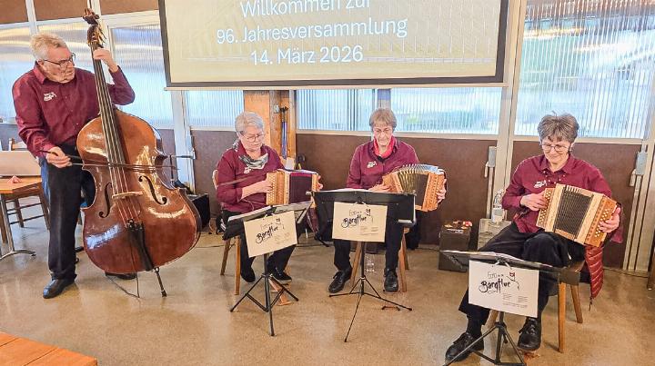 Das Schwyzerörgeli-Quartett «Echo vo dr Bärgflue» sorgte für musikalische Unterhaltung.
Bild zvg
