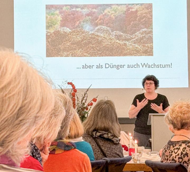 Referentin Andrea Signer-Plüss redet einfühlsam zum tabubelasteten Thema der «Psychischen Erkrankung». Bild zvg