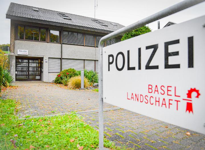 1976 erbaut, hat das Statthalter-Polizeiposten-Gefängnis-Gebäude bald ausgedient. Bild Peter Sennhauser