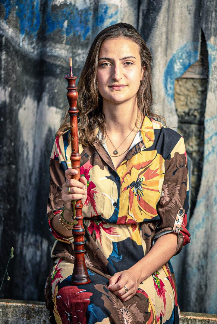 Die Sissacher Musikerin Julia Rechsteiner hat viele Jobs, doch wenn sie ihre Oboe in die Hand nimmt, verspürt sie die grösste Freiheit. Bilder zvg / Timothy van Veelen