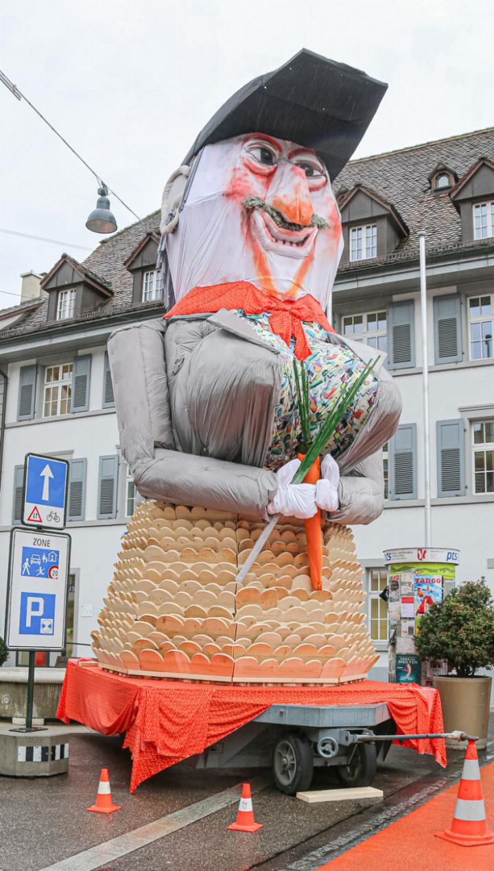 Das «Chluuri» 2024 vor dem Sissacher Gemeindehaus. Bild Archiv vs Das «Chluuri» 2024 vor dem Sissacher Gemeindehaus. Bild Archiv vs