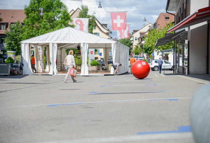 Zahlreiche Parkplätze im Zentrum stehen während der «Mega» nicht zur Verfügung. Das OK sorgt für Ersatz. Bild ch.