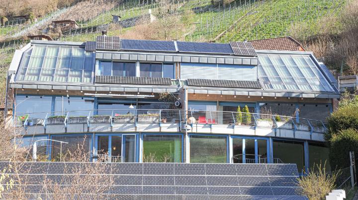 Das Solarhaus am Oberdörfer Rebberg hat viele Neugierige angelockt, aber zumindest in der näheren Umgebung keine Nachahmer gefunden. Bilder hir.