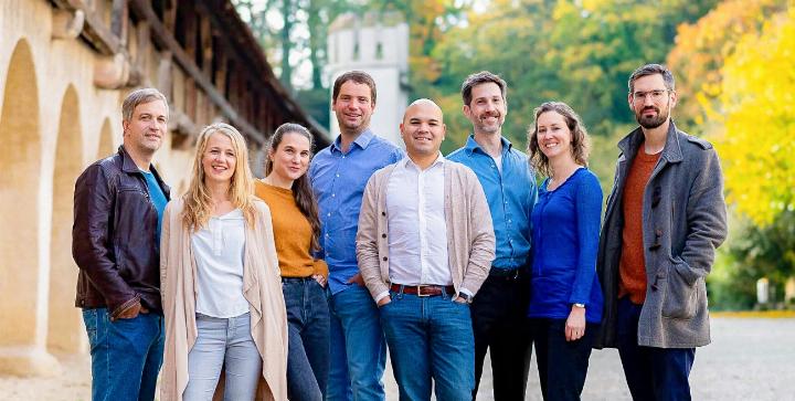 Das Ensemble «Voces Suaves» besteht aus einem Kern von acht professionellen Sängerinnen und Sängern, von denen viele – wie Jan Thomer – 
einen Bezug zur Schola Cantorum Basiliensis haben.
Bilder zvg