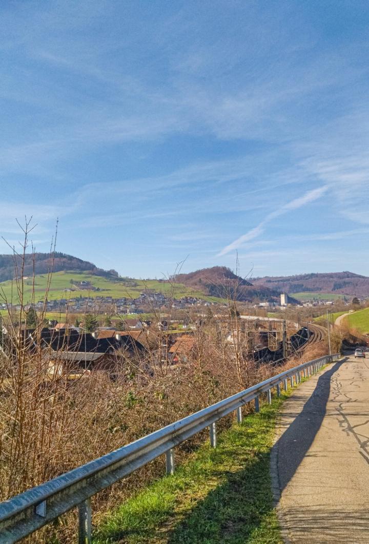 Die Achse Itingen-Sissach-Böckten-Gelterkinden-Ormalingen ist der Wachstumsmotor des Oberbaselbiets: Blick von Böckten nach Sissach und Thürnen. Bild je. Die Achse Itingen-Sissach-Böckten-Gelterkinden-Ormalingen ist der Wachstumsmotor des Oberbaselbiets: Blick von Böckten nach Sissach und Thürnen. Bild je.