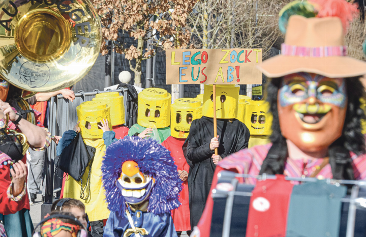 6. Klasse: Protest gegen viel hohe «Lego»-Preise  Bilder Christian Horisberger