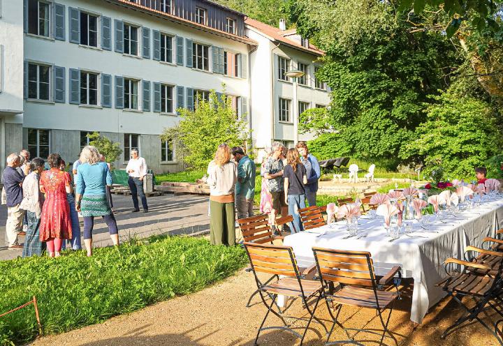 Auf der schönen Terrasse kann ein Abendessen genossen werden.
Bild zvg