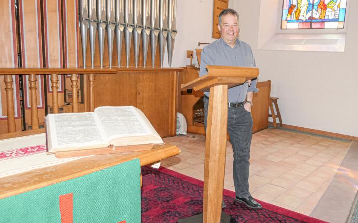 Hanspeter Schürch nimmt nach 26 Jahren im Dienst der Kirche Waldenburg Abschied. Er geht in Pension. In Erinnerung bleiben ihm vor allem die schönen Geschichten. Bild Elmar Gächter