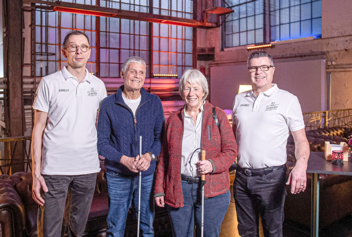 Johannes Tschopp mit Christina Fasser, Andreas Siemer und Stefan Zappa (von rechts) von der «Blindekuh». Bild zvg