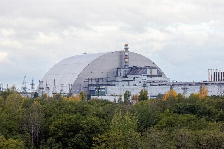 Neue Schutzhülle über dem havarierten Reaktorblock (2017). Bild Wikipedia