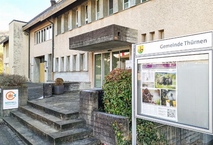 Trotz Digitalisierung dient der Gemeinde-Schaukasten wie hier in Thürnen weiterhin als Informationsinstrument für die Bevölkerung.
Bild svr.