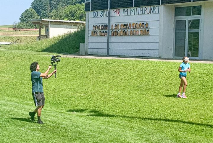 Die Kinder stehen beim Musikvideo im Mittelpunkt. Bild Tobia Benaglio