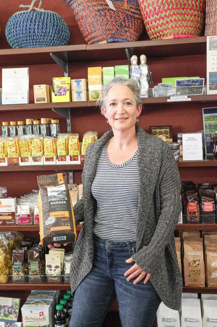 «Wir sichern Existenzen mit langfristigen Partnerschaften und haben faire Preise»: Julia Brunschwiler.
Bild Barbara Saladin «Wir sichern Existenzen mit langfristigen Partnerschaften und haben faire Preise»: Julia Brunschwiler.
Bild Barbara Saladin