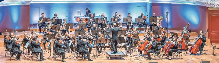 Begeisternd: Das Neue Orchester unter der Leitung von Christian Knüsel. 
Bild zvg/Marcel Burkhardt