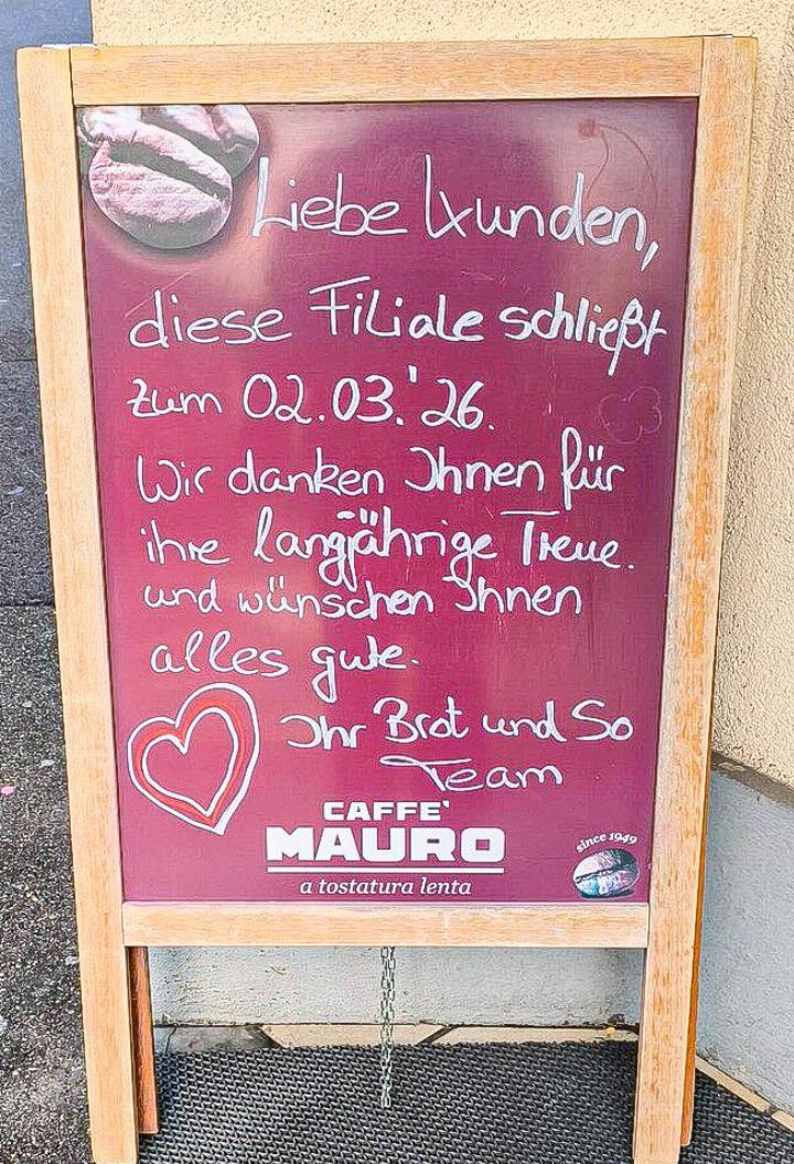 Mit diesem Schild nimmt «Brot & So» Abschied von den Kunden. Bild zvg